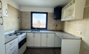 Departamento de dos ambientes con cochera propia