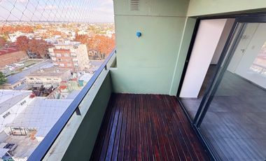 Departamento de dos ambientes con cochera propia