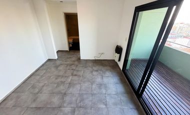 Departamento de dos ambientes con cochera propia