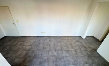 Departamento de dos ambientes con cochera propia