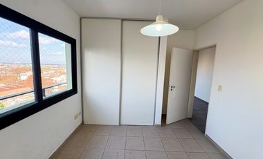 Departamento de dos ambientes con cochera propia