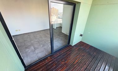 Departamento de dos ambientes con cochera propia