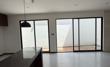 Casa en venta en Finca de las Cumbres – Roof garden con pérgola y sala de TV