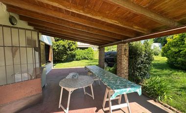CASA 5 AMBIENTES EN VENTA LA UNION CON PISCINA