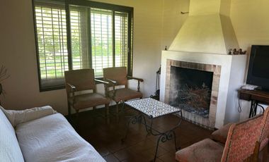 CASA 5 AMBIENTES EN VENTA LA UNION CON PISCINA