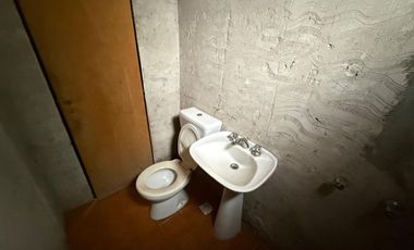 CASA en VENTA EN MERLO CON PATIO COCHERA Y DPTO