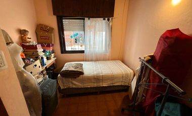 CASA en VENTA EN MERLO CON PATIO COCHERA Y DPTO