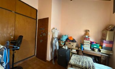 CASA en VENTA EN MERLO CON PATIO COCHERA Y DPTO