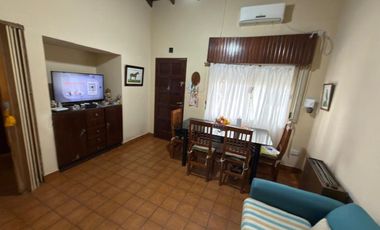CASA en VENTA EN MERLO CON PATIO COCHERA Y DPTO