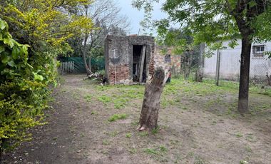 CASA en VENTA EN MERLO CON PATIO COCHERA Y DPTO