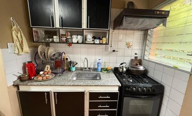 CASA en VENTA EN MERLO CON PATIO COCHERA Y DPTO
