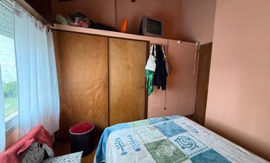 CASA en VENTA EN MERLO CON PATIO COCHERA Y DPTO