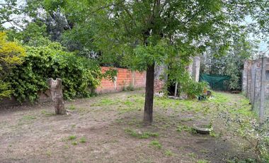 CASA en VENTA EN MERLO CON PATIO COCHERA Y DPTO