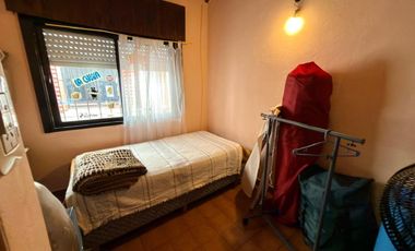 CASA en VENTA EN MERLO CON PATIO COCHERA Y DPTO