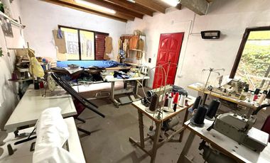 CASA en VENTA EN MERLO CON PATIO COCHERA Y DPTO