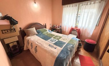 CASA en VENTA EN MERLO CON PATIO COCHERA Y DPTO