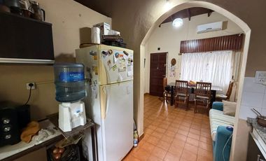 CASA en VENTA EN MERLO CON PATIO COCHERA Y DPTO