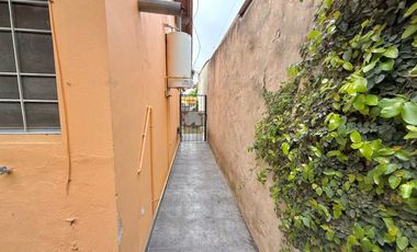 CASA en VENTA EN MERLO CON PATIO COCHERA Y DPTO