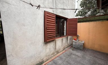 CASA en VENTA EN MERLO CON PATIO COCHERA Y DPTO