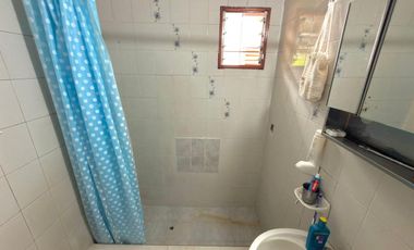 CASA en VENTA EN MERLO CON PATIO COCHERA Y DPTO