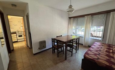 VENTA DEPARTAMENTO 2 AMBIENTES FRENTE LUMINOSO