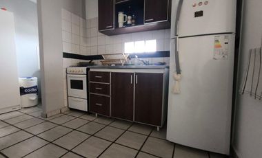 Se alquila dto. de 2 dormitorios - semi amoblado