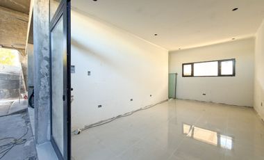 VENTA LOCAL COMERCIAL A ESTRENAR EN TANDIL