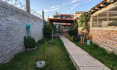 VENTA CASA 5 DORMITORIOS C/DPTO -PILETA Guaymallén