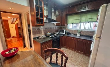 VENTA CASA 4 AMB DUPLEX PATIO PARRILLA FLORESTA