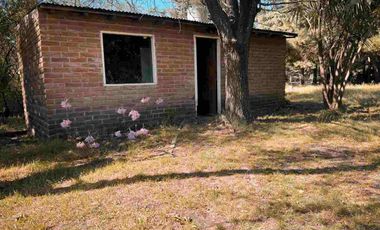 Venta Casa 3 amb. con parque de 3.000 m² y quincho
