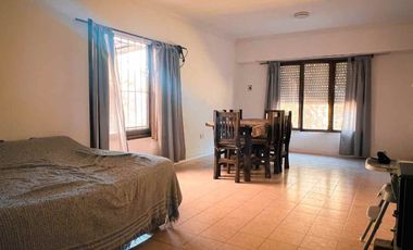 Venta Casa 3 amb. con parque de 3.000 m² y quincho