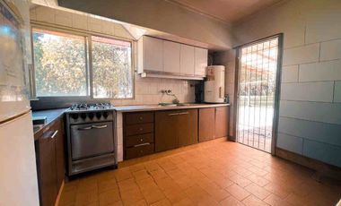 Venta Casa 3 amb. con parque de 3.000 m² y quincho