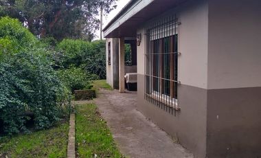 Venta Casa 3 amb. con parque de 3.000 m² y quincho