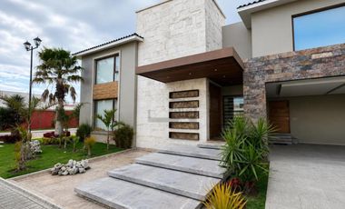 Residencia de Lujo en Renta La Providencia Metepec