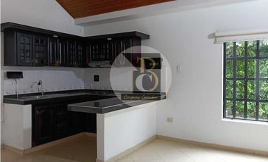 SE ARRIENDA CASA PARA USO COMERCIAL