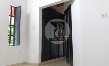 SE ARRIENDA CASA PARA USO COMERCIAL