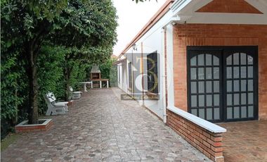 SE ARRIENDA CASA PARA USO COMERCIAL