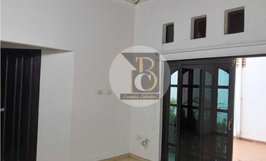 SE ARRIENDA CASA PARA USO COMERCIAL