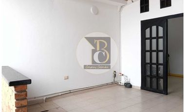 SE ARRIENDA CASA PARA USO COMERCIAL