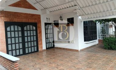 SE ARRIENDA CASA PARA USO COMERCIAL