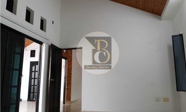 SE ARRIENDA CASA PARA USO COMERCIAL