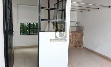 SE ARRIENDA CASA PARA USO COMERCIAL
