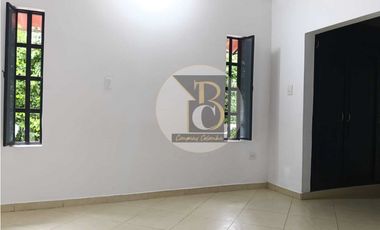 SE ARRIENDA CASA PARA USO COMERCIAL
