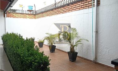 SE ARRIENDA CASA PARA USO COMERCIAL