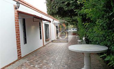 SE ARRIENDA CASA PARA USO COMERCIAL