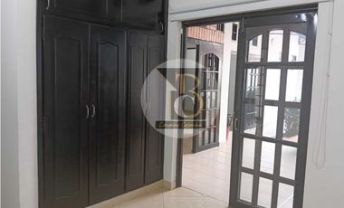 SE ARRIENDA CASA PARA USO COMERCIAL
