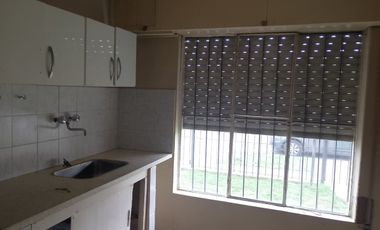 VENTA CASA 2 AMBIENTES EN BALCARCE CON GRAN PARQUE