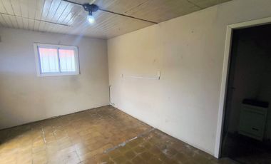 VENTA CASA 2 AMBIENTES EN BALCARCE CON GRAN PARQUE