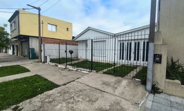 VENTA CASA 2 AMBIENTES EN BALCARCE CON GRAN PARQUE