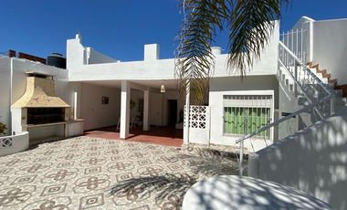VENTA CASA 3 AMB PARQUE / COCH AP. CRED. -  MERLO